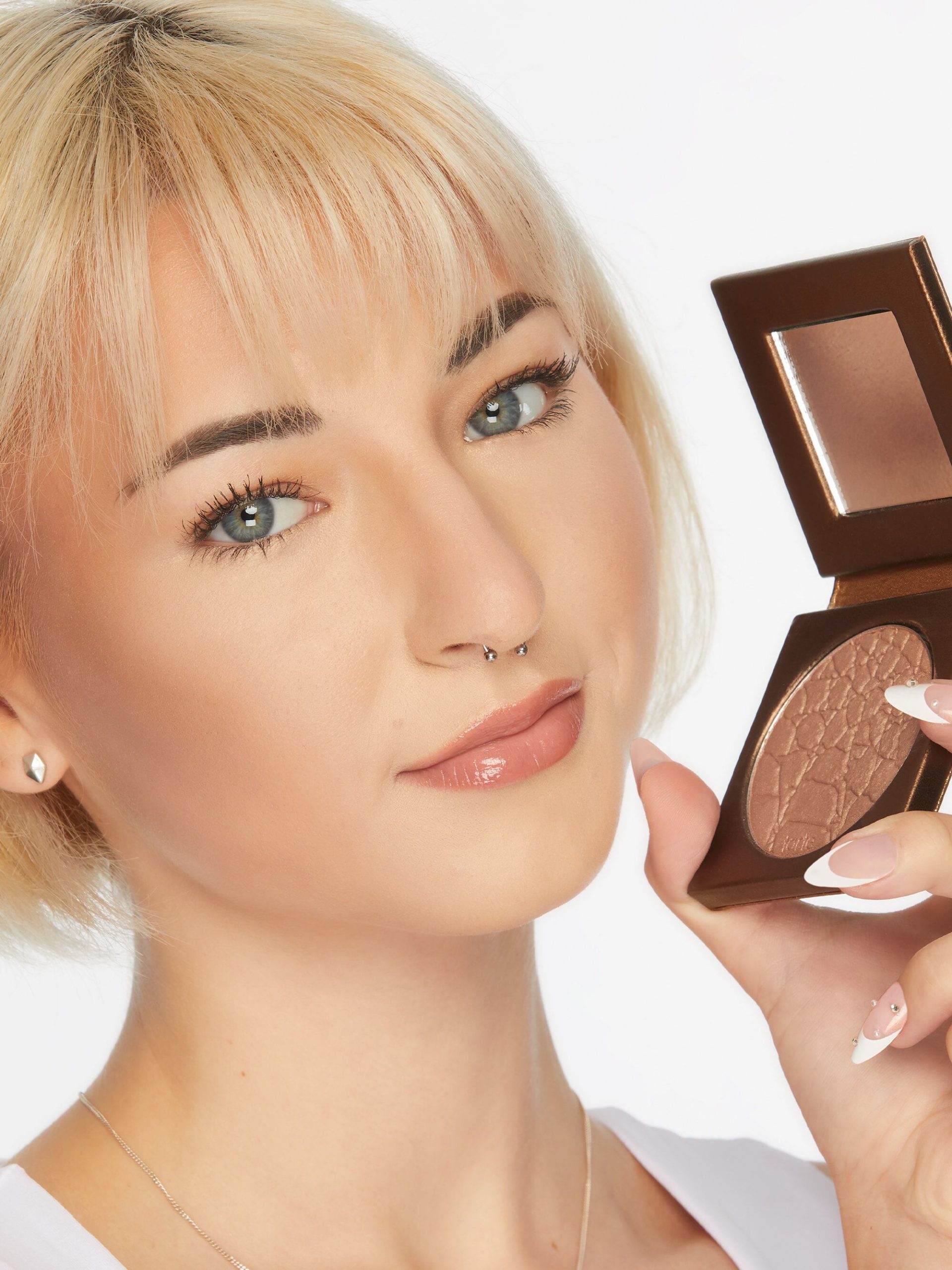 common__1776-27-Amazonian-clay-waterproof-bronzer-park-ave-princess-ALT-1__03.jpg