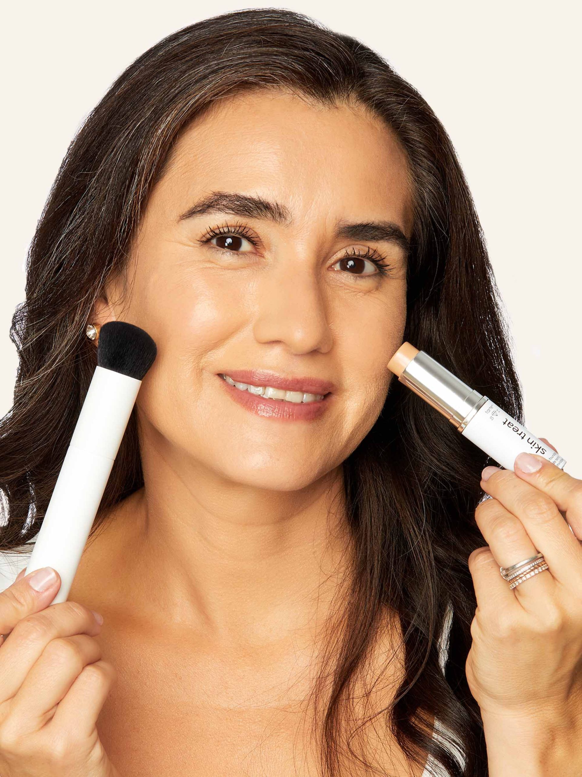 common__2616-2657-skin-treat-poreless-foundation-stick-ALT-2__06.jpg
