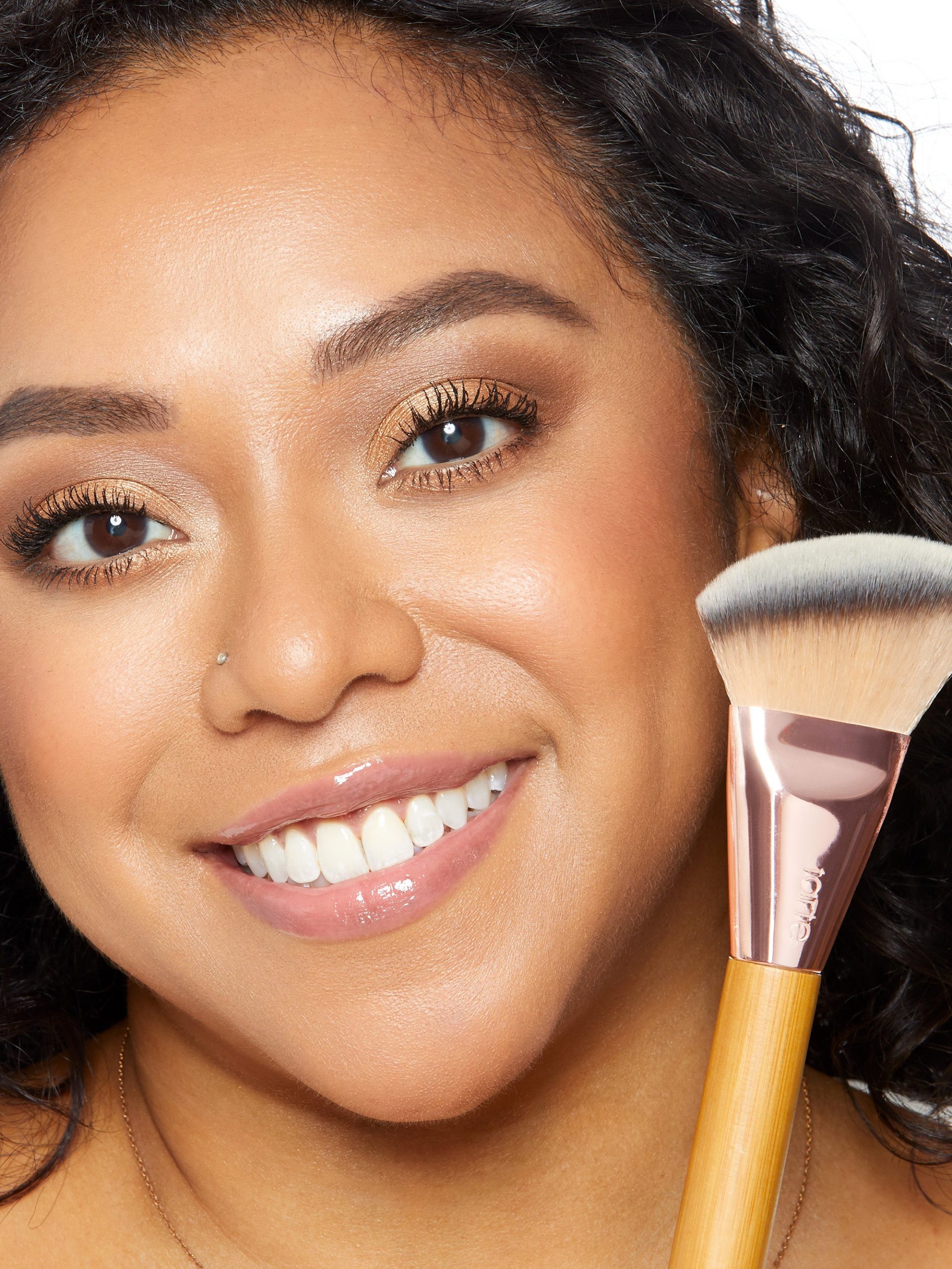 common__cheek-lifter-brush__02.jpg