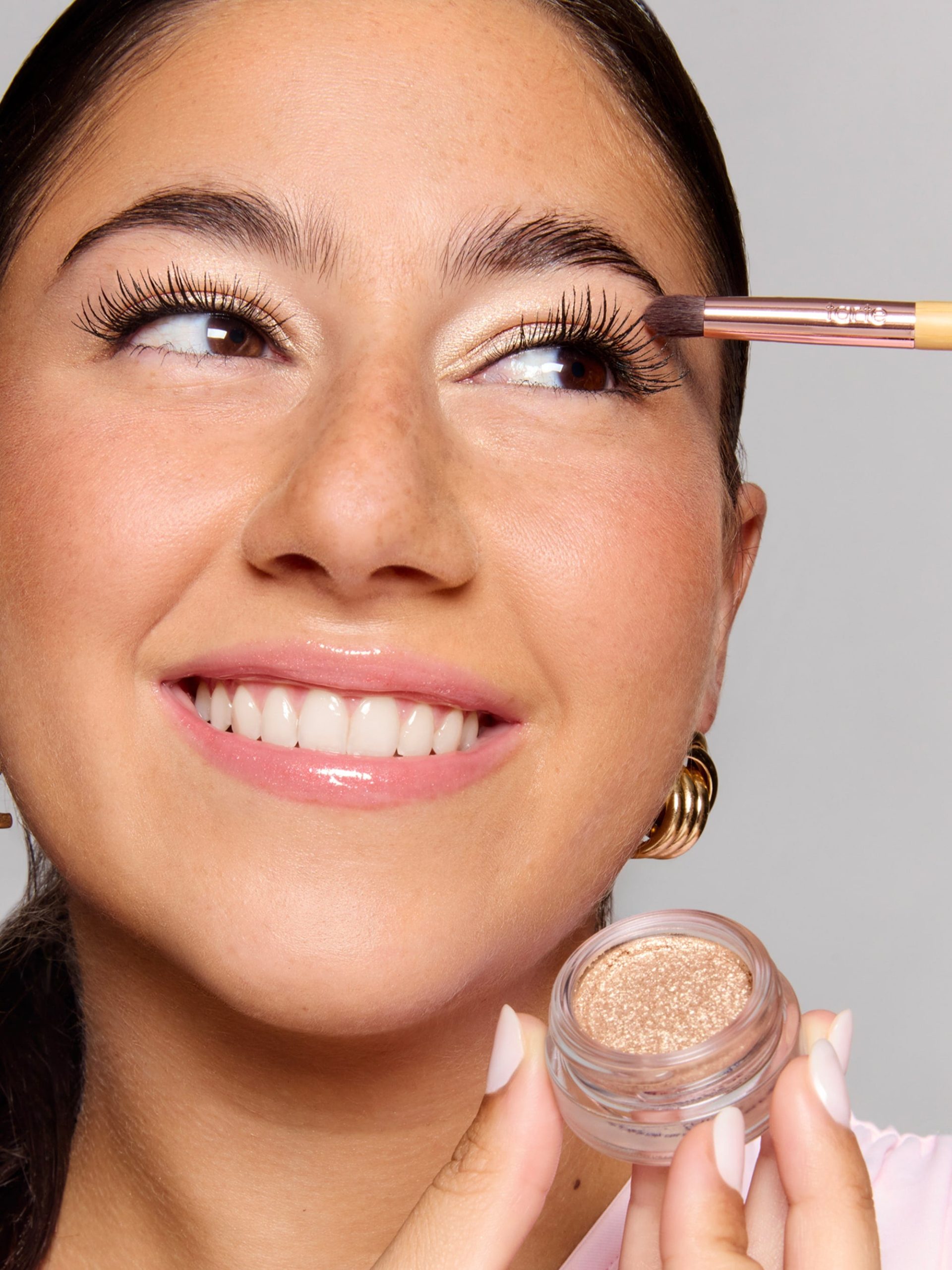 common__glow-pot-eye-_-cheek-brush-NA__02.jpg